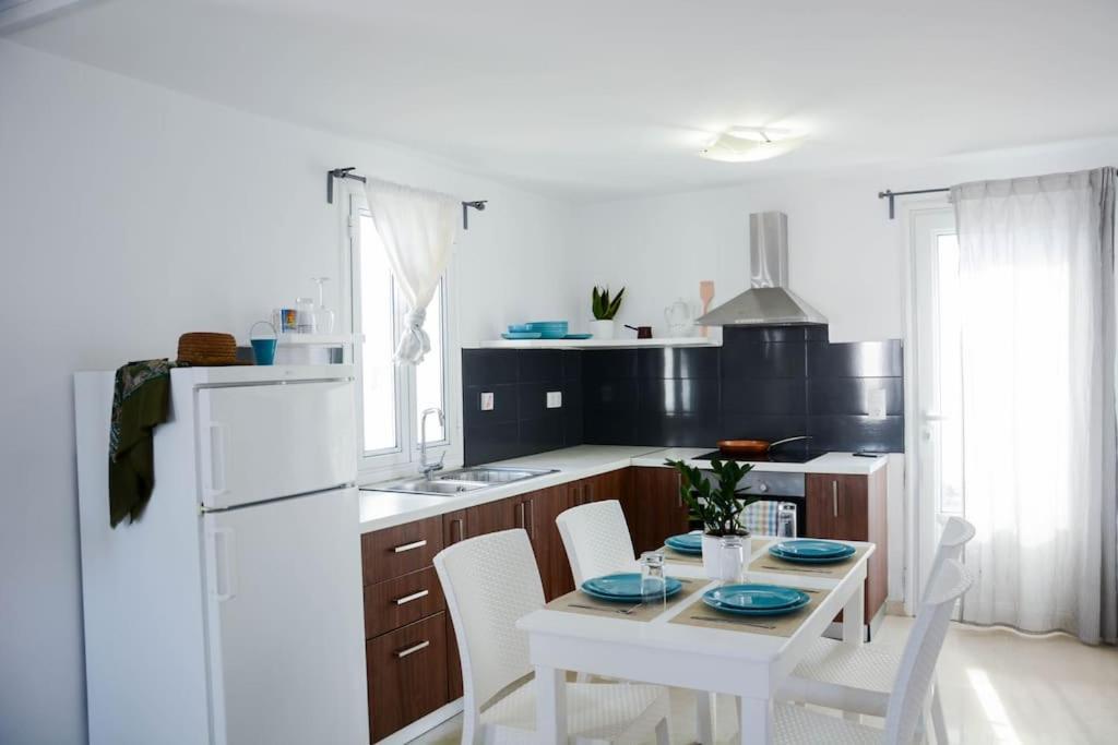 White Wave Villa, 3Min Walk From Beach Kamári 外观 照片
