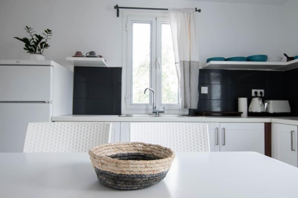 White Wave Villa, 3Min Walk From Beach Kamári 外观 照片